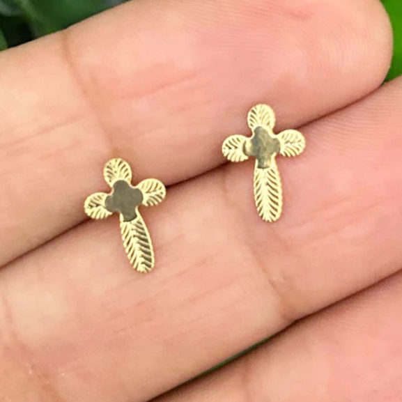 Brinco pequeno Cruz Banhado a ouro 18k semi joia