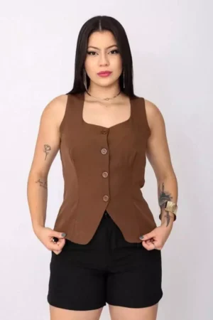 Colete Feminino Alfaiataria Alça Larga com Gola Quadrada e Detalhe Aberto na Frente
