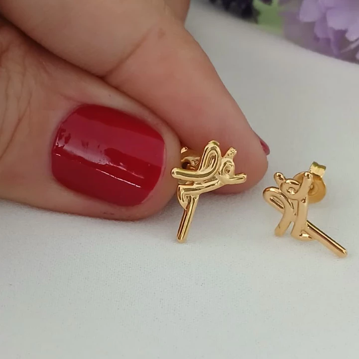 BRINCO FÉ. SEMIJOIAS:BANHADA NO OURO 18K. HIPOALERGÊNICAS
