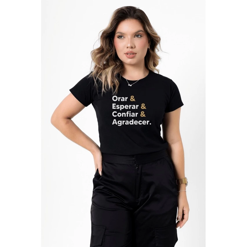T-Shirt Feminina Preta de Algodão com Estampa Orar, Esperar, Confiar, Agradecer